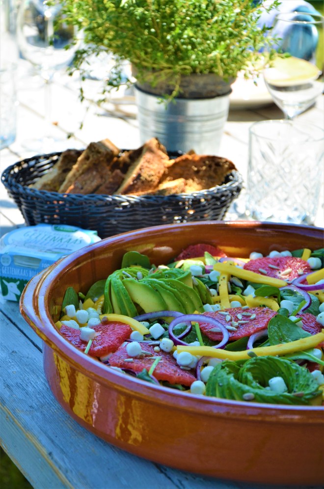 De salade met spinazie, grapefruit, advocado en geitenkaas van Jaimy's kitchen